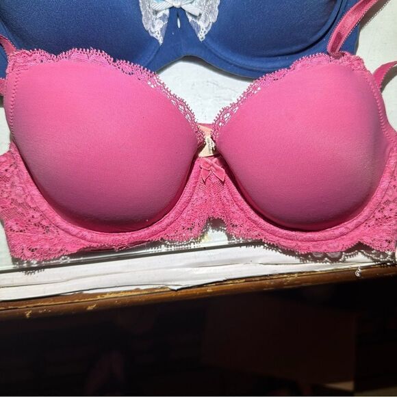 3 Beautiful Bras, 2 Victoria Secret, 1 NWT 32D and 32C , and 1 1DKNY 32D - Picture 11 of 11